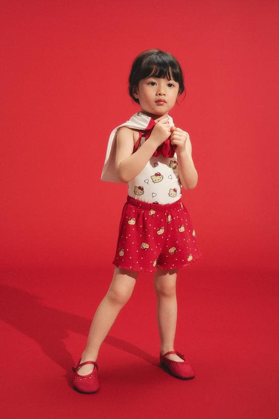 자라 키즈 2-6세 Hello Kitty Sanrio 프린트 스윔수트 — 화이트 보디·레드 백